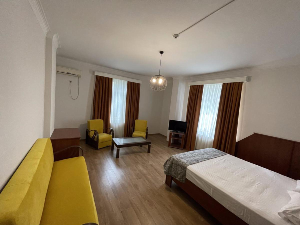 Aristocrat Hotel Tbilisi Exterior photo