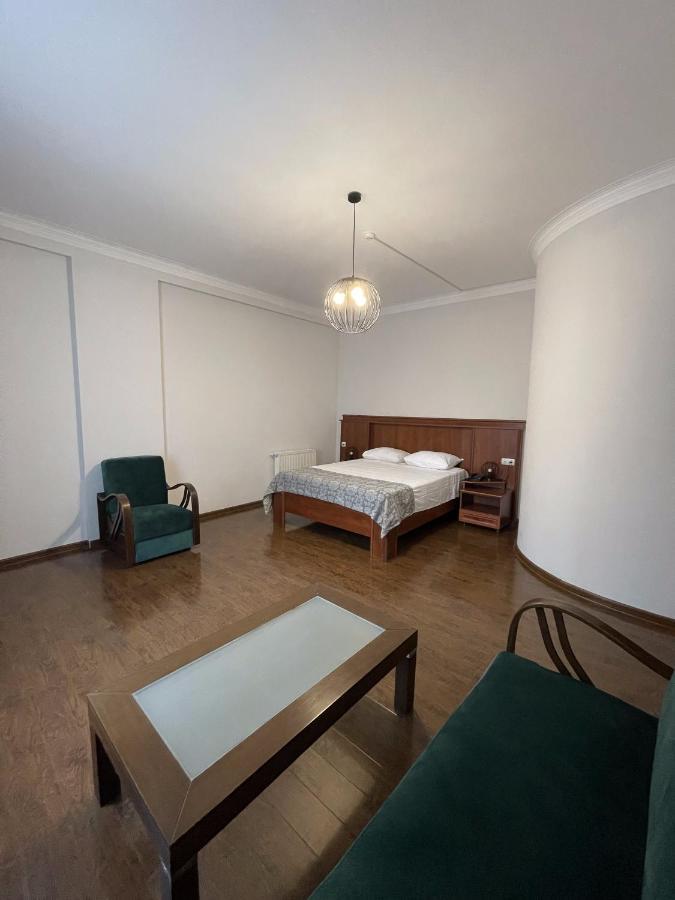 Aristocrat Hotel Tbilisi Exterior photo