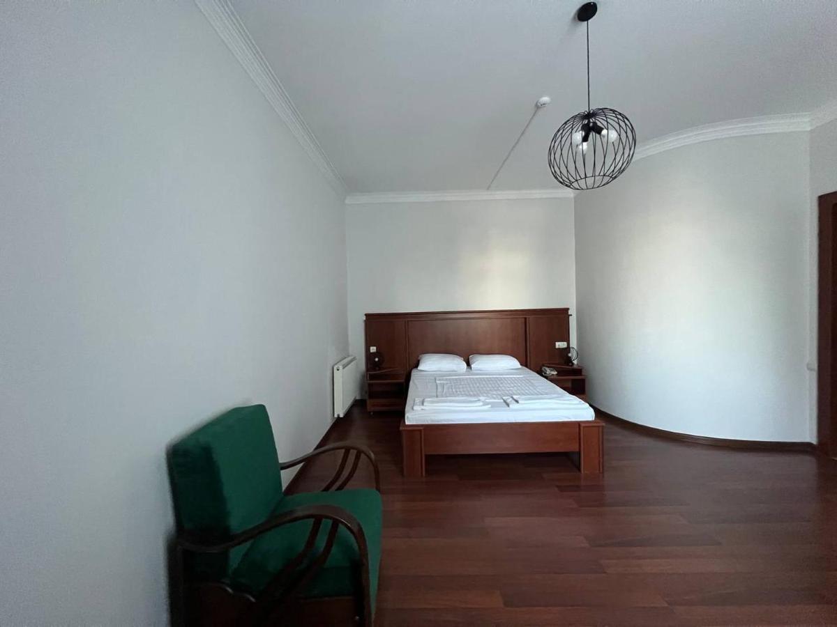Aristocrat Hotel Tbilisi Exterior photo